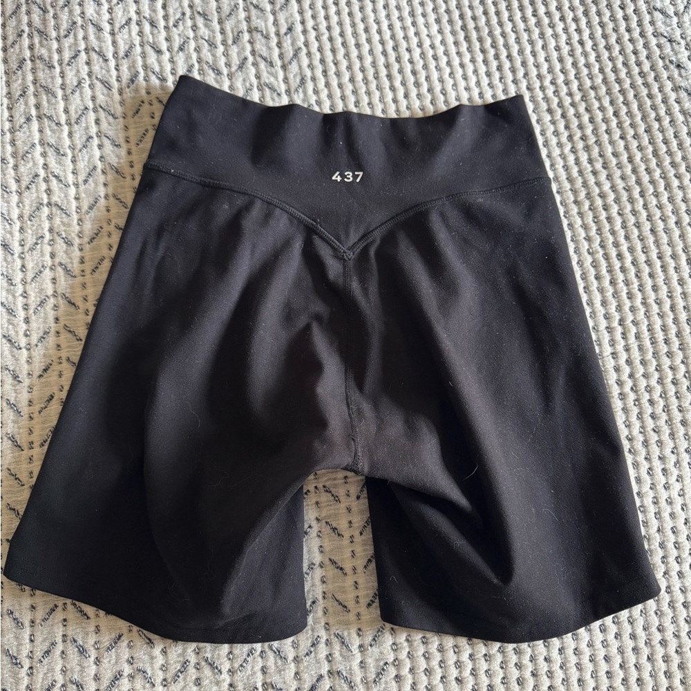 437 V Shorts XS
